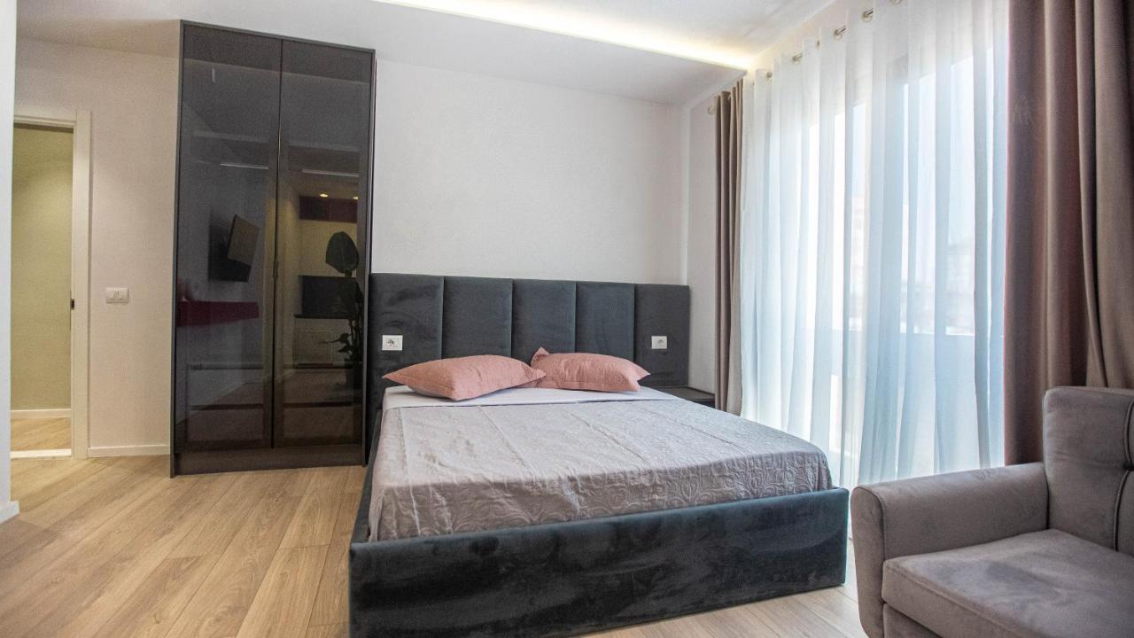 Dua * Tirana
